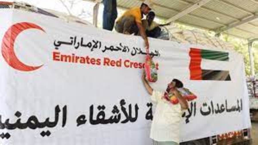 الامارات تقدم دعما غذائيا لـ 360 أسرة غرب سقطرى