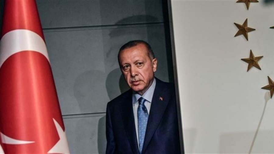 وكالة فيتش: أردوغان يضرب مصداقية السياسة النقدية لتركيا