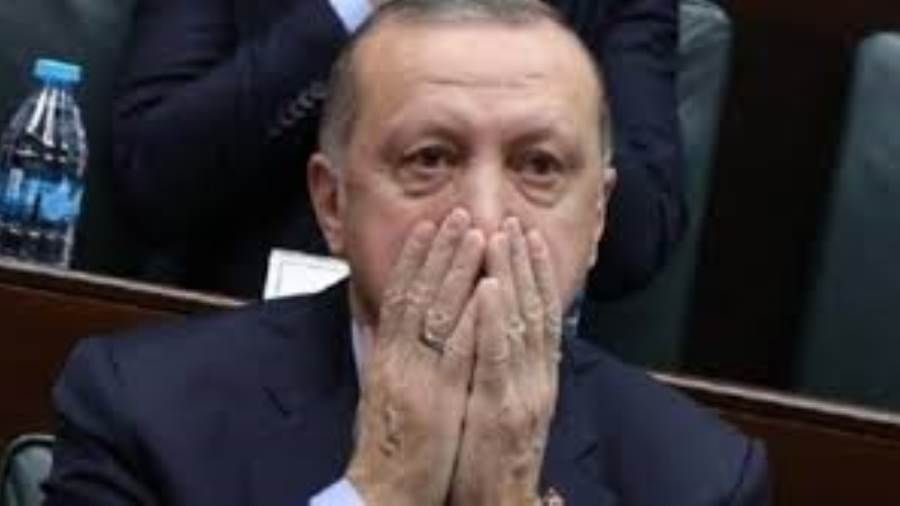 الفساد ينخر حزب أردوغان.. والشارع التركي يهاجم سياسات النظام الحاكم بالبلاد