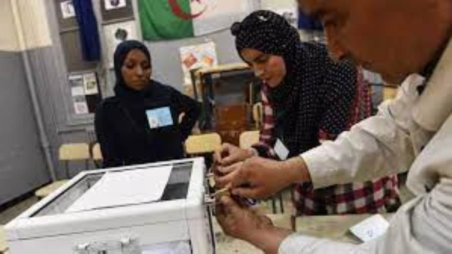 انتهاء التصويت بانتخابات الجزائر رسميا