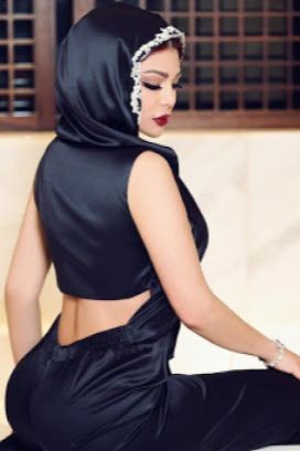 الخليج الان : محجبات عاريات.. من فوق عمرو خالد ومن تحت عمرو دياب.. فنانات ظهرن بغطاء للرأس وكشفن أجسادهن.. هيفاء وهبي ستصدمك ( شاهد )