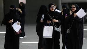 كلام في الفن : جنون الشهوة يقود اربع معلمات في السعودية إلى مضاجعة السائق الخاص بهن !