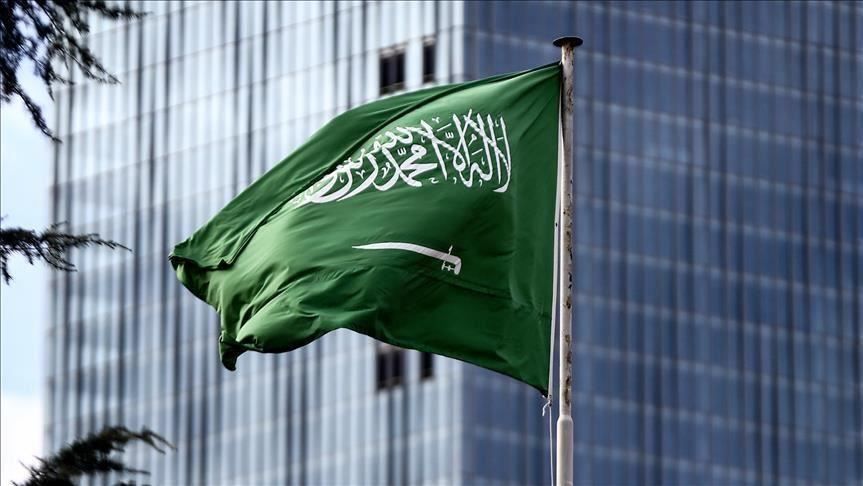 شاهد بالصور.. عبارة كُتبت على مدخل مقبرة حي الكندرة بجدة تثير موجة غضب وإستياء واسع في السعودية.. والأمانة توضح
