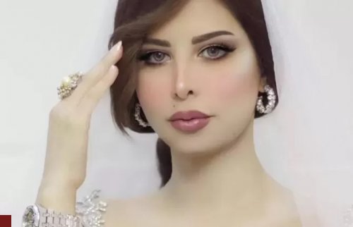 شمس الكويتية تكسر كل الحواجز وتظهر مناطقها الأنثوية بروب النوم الشفاف والذي كشف كل شيء !! (شوف دلوقتي)