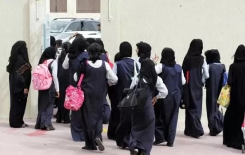 علامة قيام الساعة تظهر في المملكة.. كارثة اغرب من الخيال طالبة غاية في الجمال تحمل من معلمتها .. والصدمة كيف حدث ذلك؟