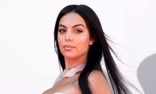 جورجينا حبيبه كريستيانو تستعرض حملها وهي دون ملابس كاملاً مكملاً.. أنكشفت كل أجزاء جسدها للعلن !! (شوف دلوقتي)