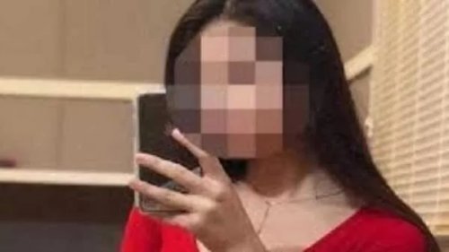 فنانة إغراء مصرية شابة .. صعد الحصان فوقها بعدما خلعت لباسها الداخلي وظهرت تبكي بشدة حتى انهارت تماما- صور