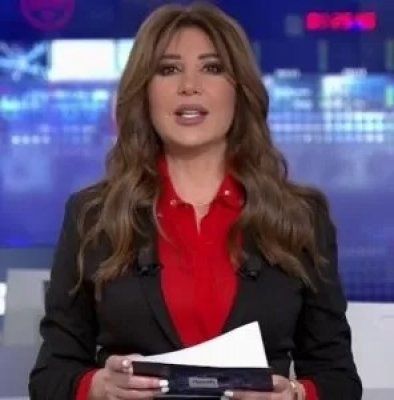 مذيعة قناة العربية الجميلة (منتهى الرمحي) نسيت أنها على الهواء مباشرة .. فقدت السيطرة على نفسها أمام المشاهدين ومافعلته بدون خجل صدم جميع المتابعين (شوف دلوقتي الفيديو)