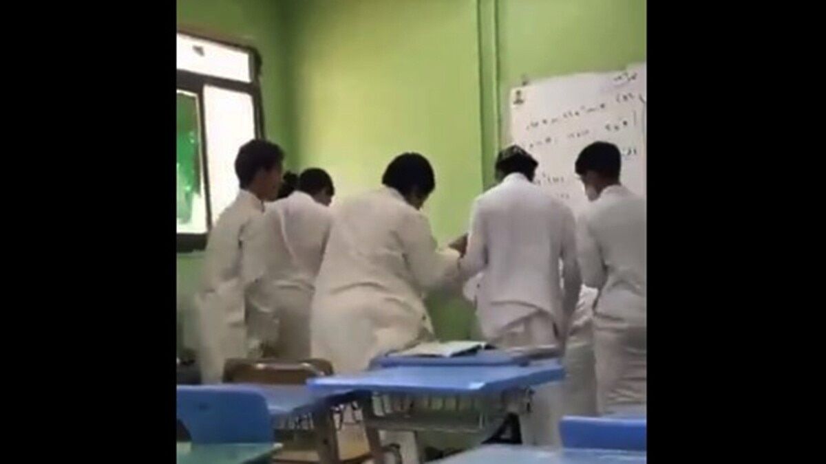 وفاة طالب بالمرحلة المتوسطة بمشاجرة مع زميل له في جدة (فيديو)