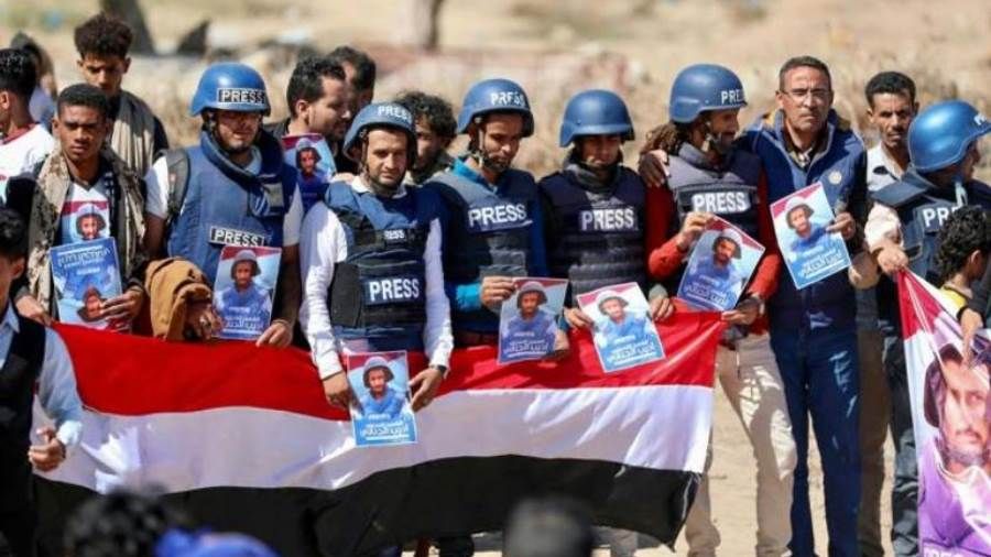 في يومها العالمي.. "صحافة اليمن" تحت مقصلة الحوثي والقاعدة