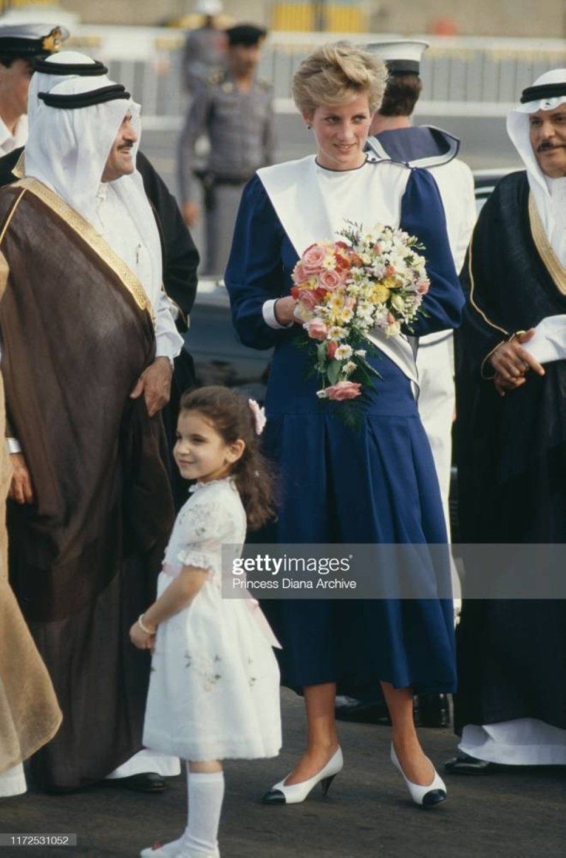تعرف على الطفلة السعودية التي ظهرت في صورة متداولة بجانب الأميرة ديانا؟.. والكشف عن مناسبتها وموقع التقاطها
