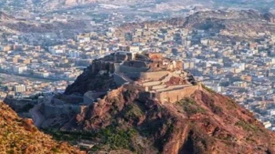 وزير الإدارة المحلية يناقش مع محافظ تعز احتياجات واوضاع المحافظة