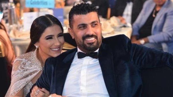 المخرج المصري محمد سامي يشارك جمهوره ومتابعيه صورة تجمعه بزوجته الفنانة مي عمر