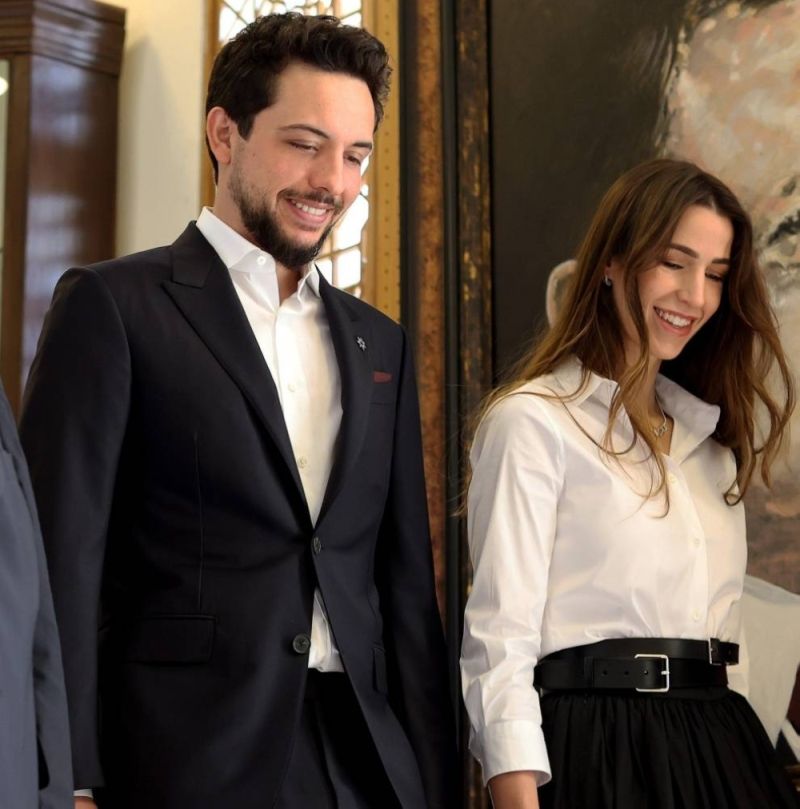 بالفيديو : "رجوة آل سيف" ترافق خطيبها ولي عهد الأردن بالديوان الملكي بعمان في أحدث ظهور لها