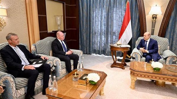 رئيس مجلس القيادة الرئاسي يستقبل سفيري استراليا ونيوزيلندا