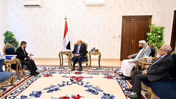 رئيس مجلس القيادة الرئاسي يؤكد اهمية تعزيز دور اجهزة الرقابة والمحاسبة وسلطة انفاذ القانون
