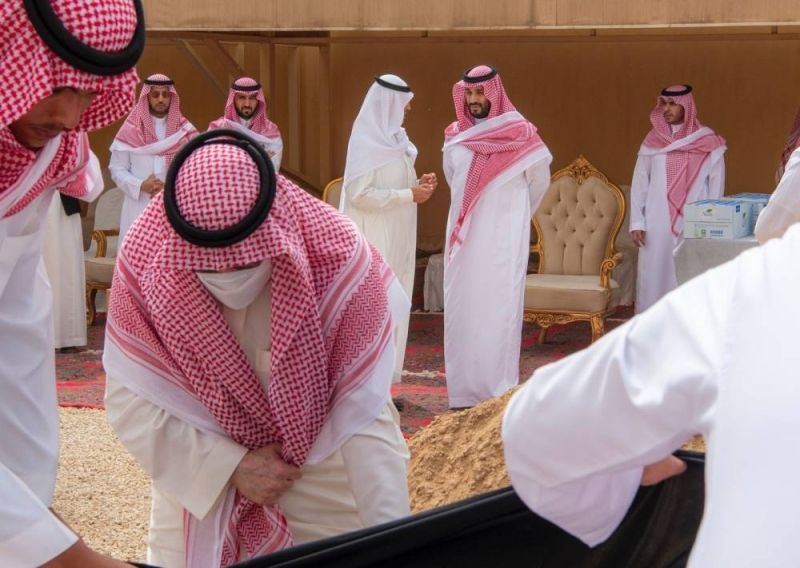بالفيديو والصور.. ولي العهد السعودي يشارك في دفن جثمان الأميرة الجوهرة بنت عبدالعزيز