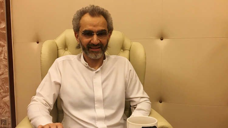 السبب يشيب له شعر الرأس ــ الأمير السعودي "الوليد بن طلال" يصدم الجميع ويعطي عامل بسيط مبلغ هائل!