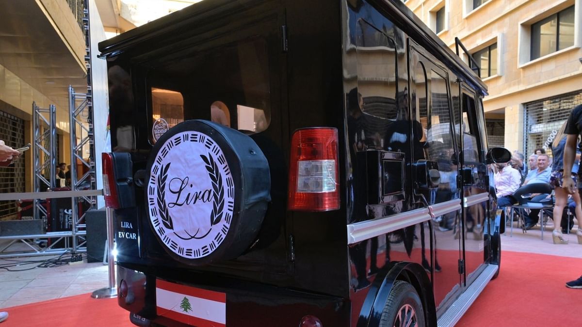 لبنان يطلق أول سيارة كهربائية محلية الصنع تعمل على الطاقة الشمسية (صور)
