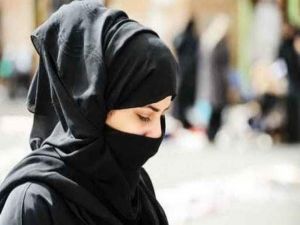 "سيدة سعودية" تطيح بسائقها الخاص بعدما اكتشفت أنه أساء لسمعتها بـ970 تغريدة..