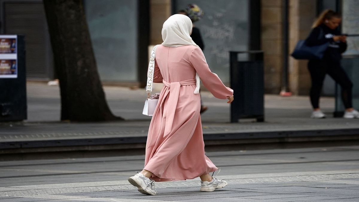 رئيس وزراء فرنسا السابق يُطالب بإنشاء قانون خاص بالمسلمين