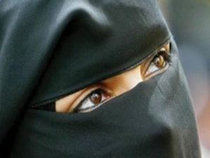 لن تصدق ما الذي فعله هذا العامل الاجنبي لتعشقه هذه الفتاة السعودية وتريد الزواج منه!