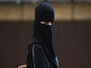 سعودية اخذت جوال اخوها لتتصل بصديقتها وصلت رسالة للواتس فتحتها بالغلط!! هنا كانت الصدمة