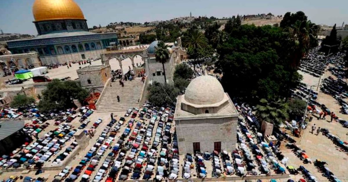10 آلاف مصلٍّ يؤدون صلاة الجمعة في الأقصى