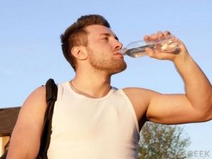 أعجوبة .. شرب الماء بهذه الطريقة يخلصك من الكرش القبيح ويمنحك جسم جميل وقوام رشيق؟