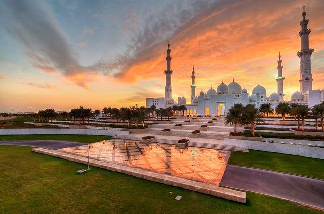 جامع الشيخ زايد الكبير.. الإمارات في صورة مسجد (صور)