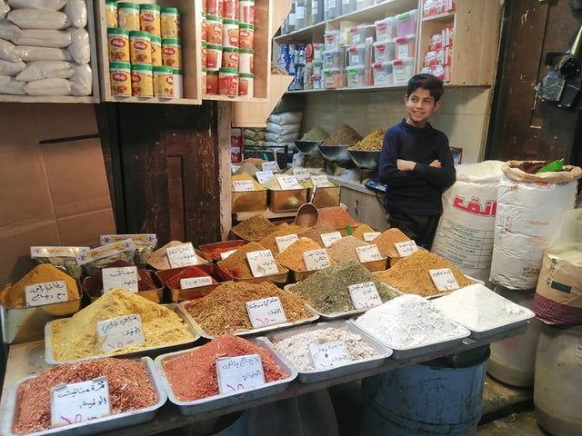 سوق "البزورية" التاريخي في دمشق.. يستعصي على الصائمين (صور)