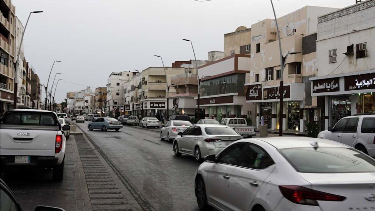 تصرف بطولي لسعودي في إنقاذ طفل من الدهس يحقق له شهرة عالمية (فيديو)
