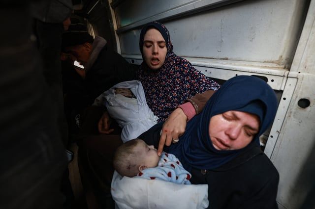 ملابس العيد.. ما تبقى لأم غزية من رضيعين انتظرتهما 11 عامًا