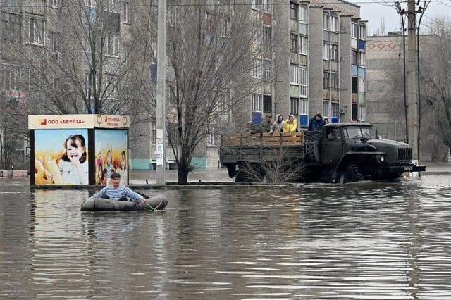 روسيا.. فيضانات "غير مسبوقة" تهدد حياة 19 ألف شخص (صور)