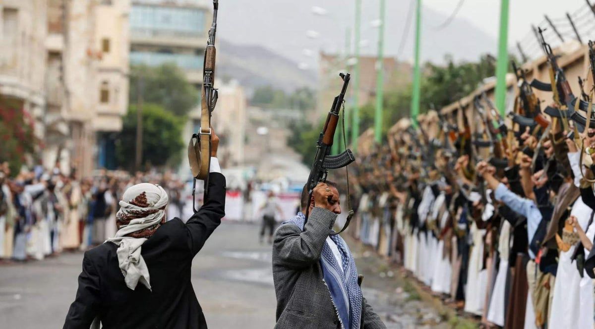 "تجريف للهوية الوطنية".. "قسم الولاء" عند ميليشيا الحوثي يثير الجدل من جديد