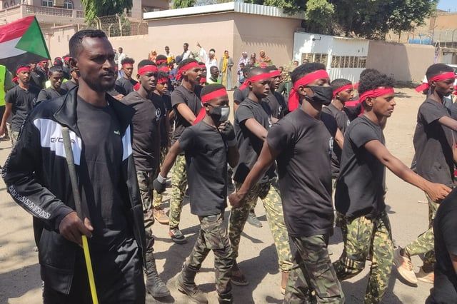 بعد عام من القتال.. حرب السودان غذّت "مزيجاً مميتاً" من الأزمات