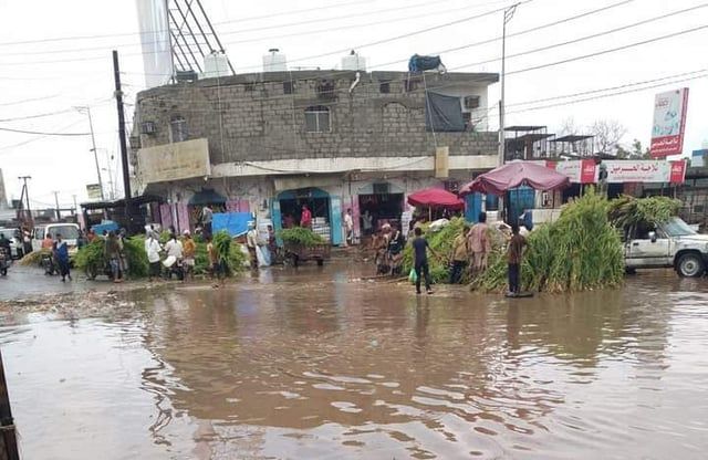"منخفض المطير" يجتاح المحافظات اليمنية (صور)