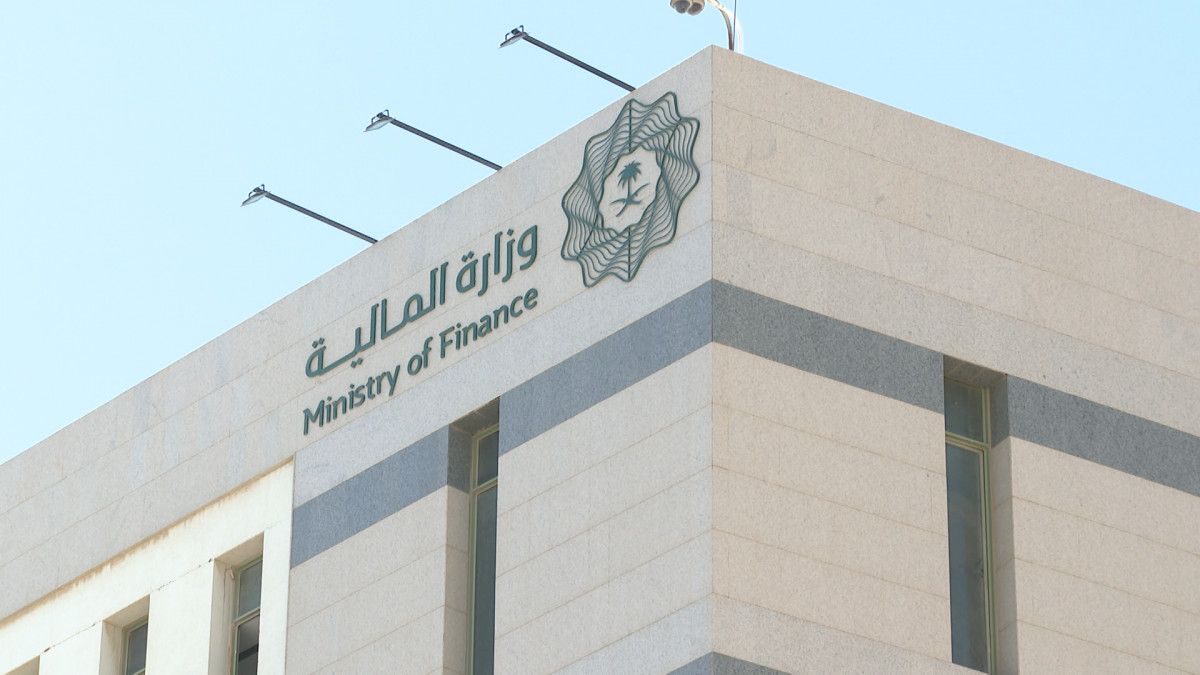المالية توضح بشرى سارة للموظفين الحكوميين في هذا الموعد - موقع الخليج الان