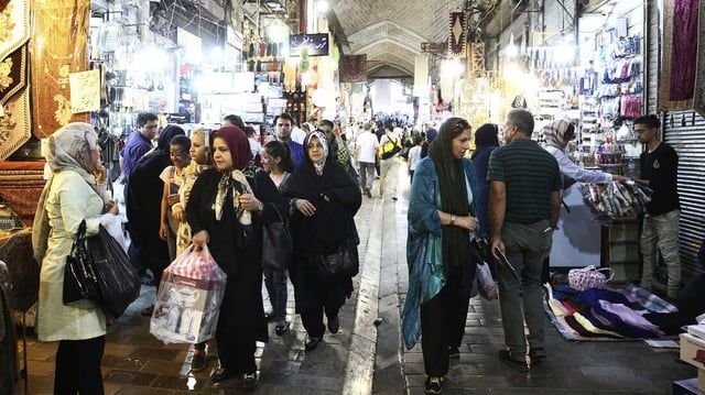 خبراء: العقوبات الغربية والإنفاق على الميليشيات شلّا اقتصاد إيران