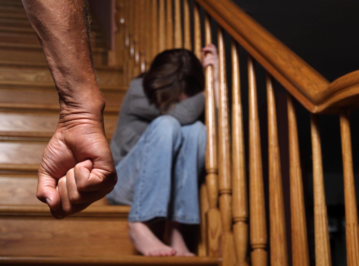قُتلتا خنقًا.. والدان يتخلصان من طفلتيهما في العراق