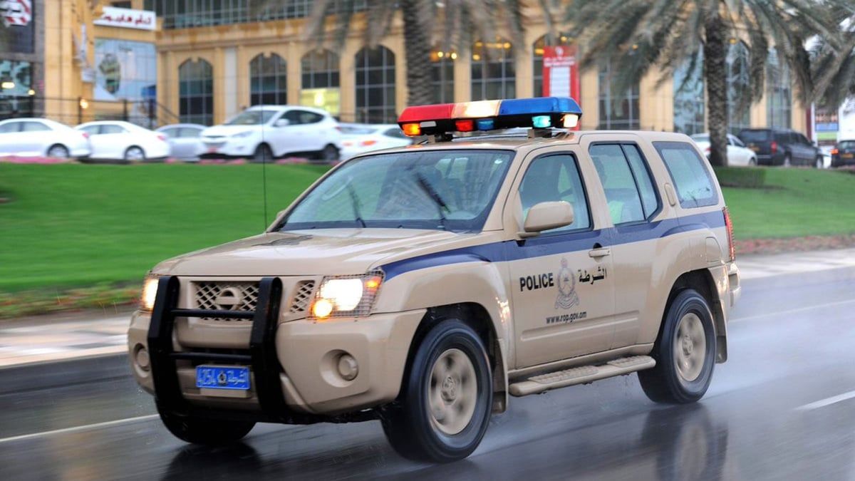 سرقوا 30 منزلا.. اللصوص السبعة في قبضة شرطة عُمان (صورة)