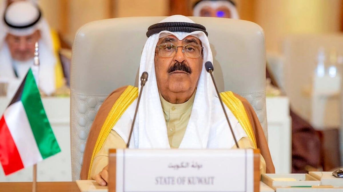 أمير الكويت يحل مجلس الأمة ويوقف العمل ببعض مواد الدستور