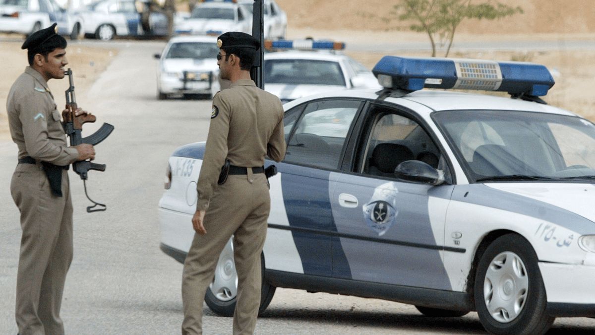 إثر "مزحة خطيرة".. القبض على سائق صدم صديقه في السعودية