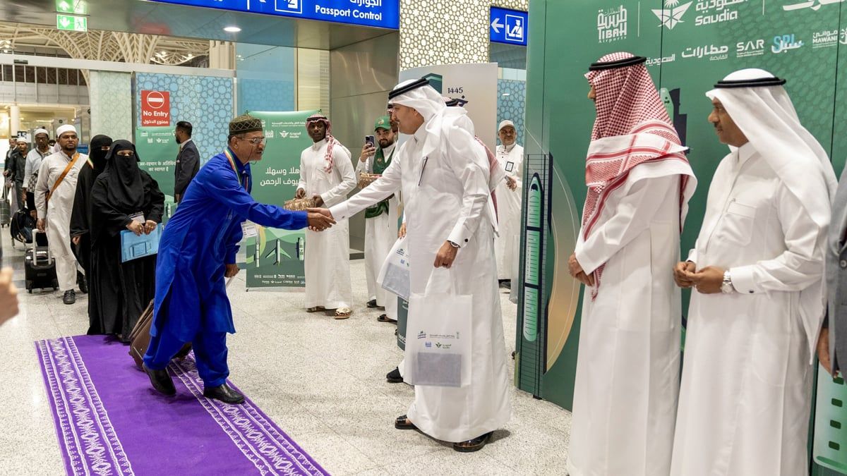 فريق نسائي سعودي يتحدث بعدة لغات لاستقبال الحجاج (فيديو)