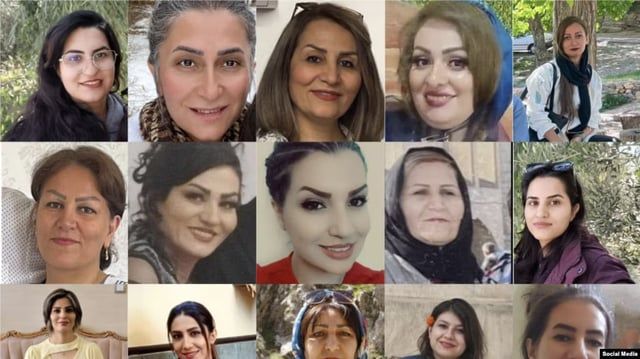 السجن 75 عامًا لـ15 امرأة بتهمة "الترويج" للديانة البهائية في إيران (صورة)