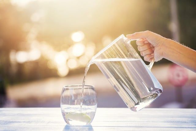 بعيدا عن المكيف.. 7 طرق لتبريد نفسك في أيام الحر