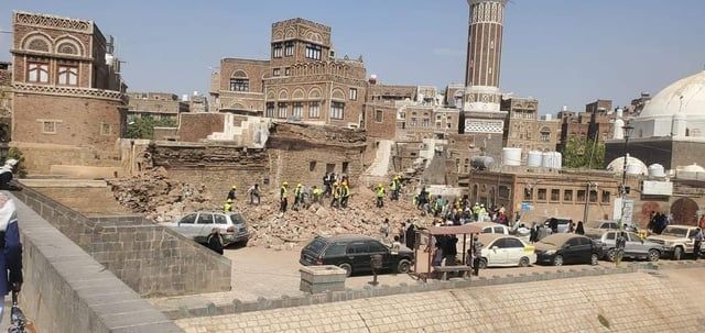 انهيار جزء من جامع أثري يودي بحياة 3 عمال في صنعاء