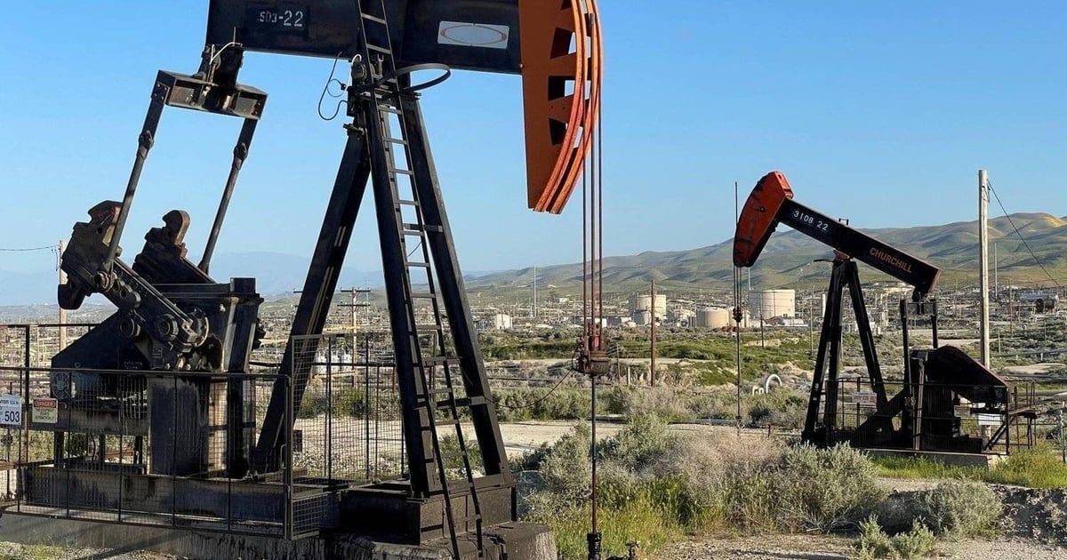 النفط يرتفع رغم قفزة في المخزونات الأمريكية وسط المخاطر الجيوسياسية