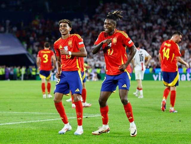 دي لافوينتي يقود منتخب إسبانيا لإنجاز فريد بعد 12 عاما
