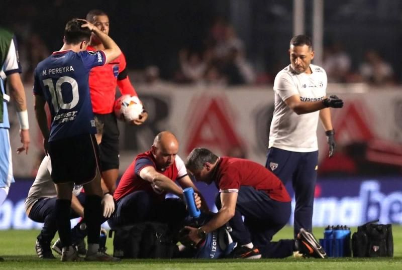 لاعب يسقط مغشياً عليه خلال مباراة بكأس ليبرتادوريس